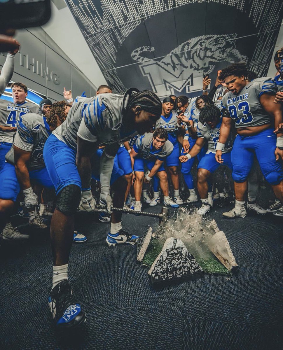 zayybrownn_'s tweet photo. Blessed to receive an offer from University of Memphis 🐯#BealeStreetBuilt
@DBowman901 https://t.co/cwxY6axNPr