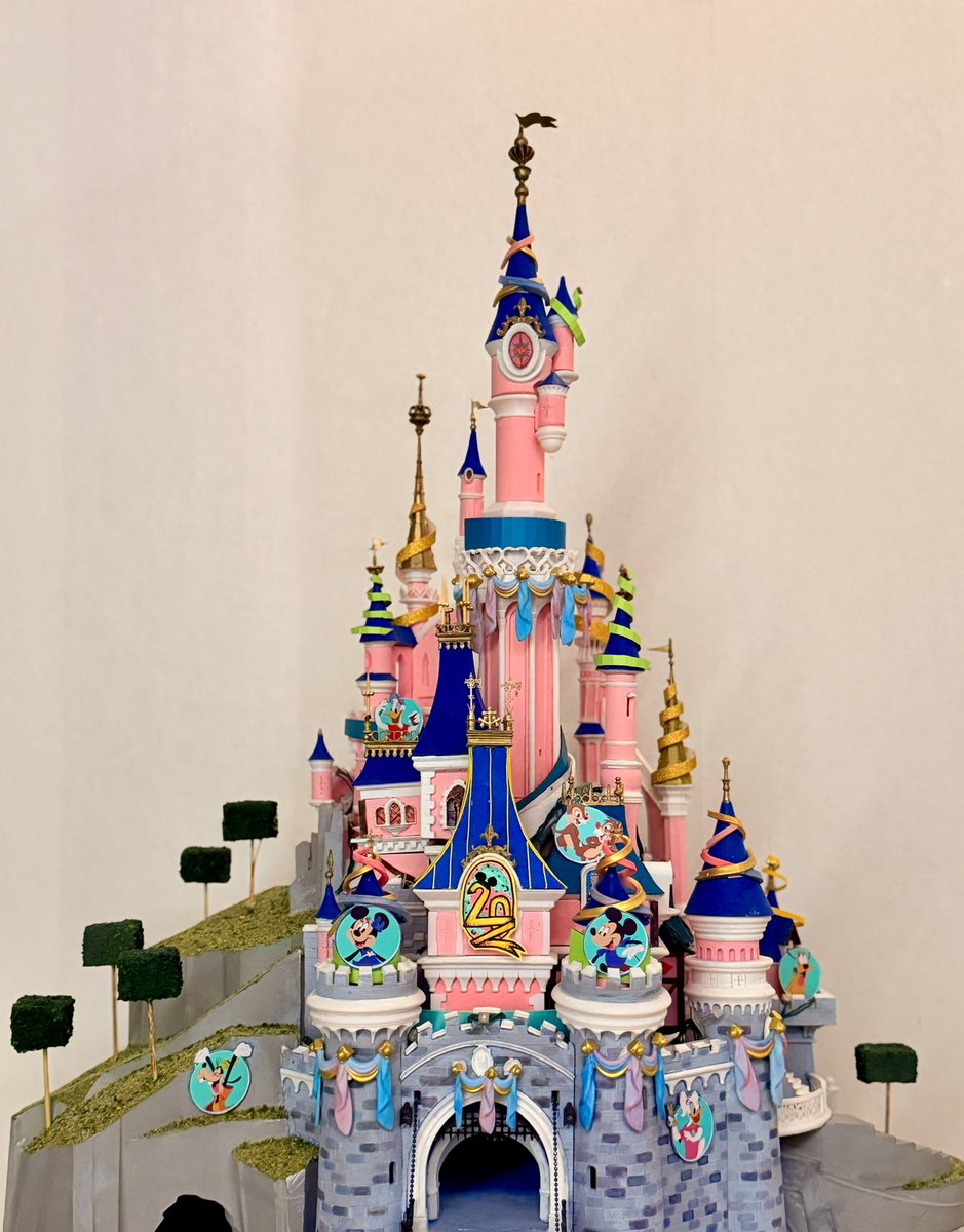 Da8932378868371's tweet photo. 20 ans, Γ§a
se fΓͺte en grandddd! * Ma maquette du chΓ’teau de
@disneylandpassdlp @disneyparks
@DisneylandParis
Pour fΓͺter mon anniversaire π₯³
β’
#DisneylandParis #DLPLive #Maquette
#DisneyHome #SleepingBeautyCastle https://t.co/aLuNh3ajyx