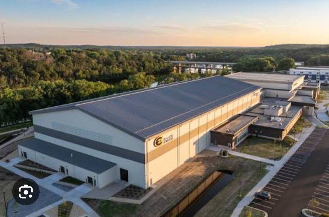 mrtravisengel's tweet photo. @SeanRossSapp University of Wisconsin - Eau Claire's Sonnentag Event Center https://t.co/QBXbrwXsmD