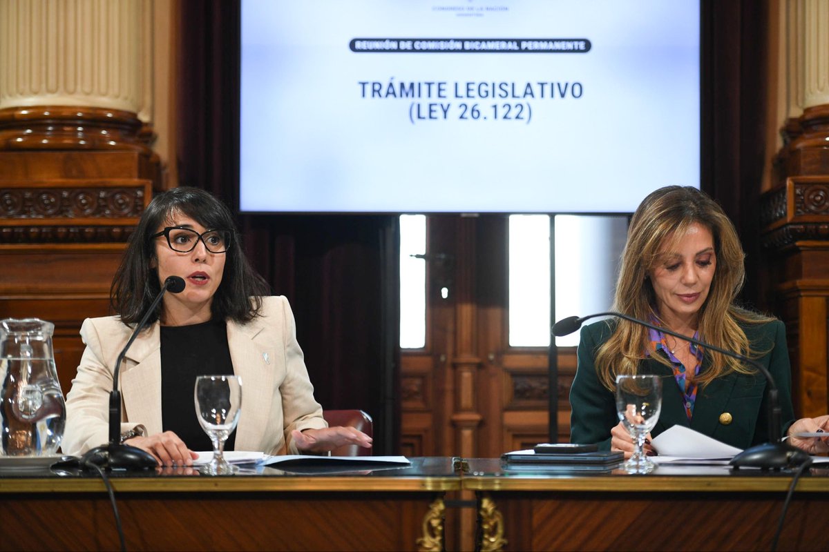 belenmontedeOK's tweet photo. Asumí la presidencia de la comisión bicameral de trámite legislativo. 

Analizaremos la adecuación de los decretos presidenciales de acuerdo con los requisitos formales y sustanciales que exige la constitución nacional. 

Gracias @PatoBullrich por proponerme. 
Vamos a seguir trabajando con orden y convicción.