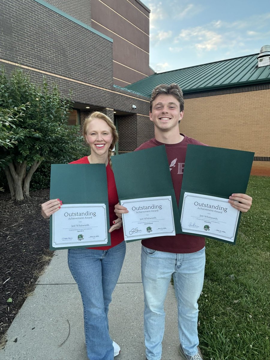 whitworthjett's tweet photo. Super thankful for the awards for World History, Honors Chemistry, and Honors Geometry for this years award ceremony! (Thanks mom for helping with holding the awards lol)
@FCHSLions @SamfordFootball @CoachConn @CoachSpalding_ @CoachBelfiori @247recruiting @One11Recruiting https://t.co/qxJPnLyJNN