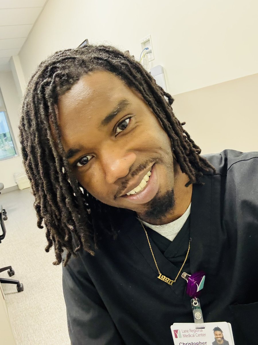 TallGuySmiley's tweet photo. Tripped &amp; fell in love with my hair on accident 🥰🤷🏾‍♂️😅 https://t.co/2A5yaCF3u6