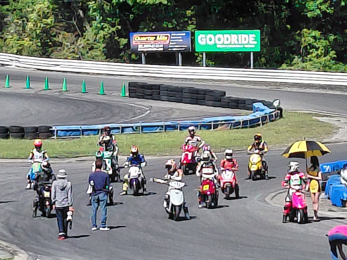 alljapanMR's tweet photo. 先日の徳島ミニバイクレースで行われた西日本グランプリ第2戦
 白熱したレースばかりで非常に見応えがありました
 動画は下記からご覧頂けます
 ミニバイクレース専用チャンネル　ささやんTV Japan Mini Motorcycle Race
 https://t.co/yMjThD1Xms
西日本グランプリ第3戦は三重県レインボースポーツカートコースで行われるレインボーMOTOグランプリ第2戦併催となります。
只今エントリー受け付け中となっています。
5月15日までエントリーされた方には半額走行券が付いてる模様
 エントリー、お問い合わせは下記から
https://t.co/rgTFFe3QQC
https://t.co/NahCJtzwsC