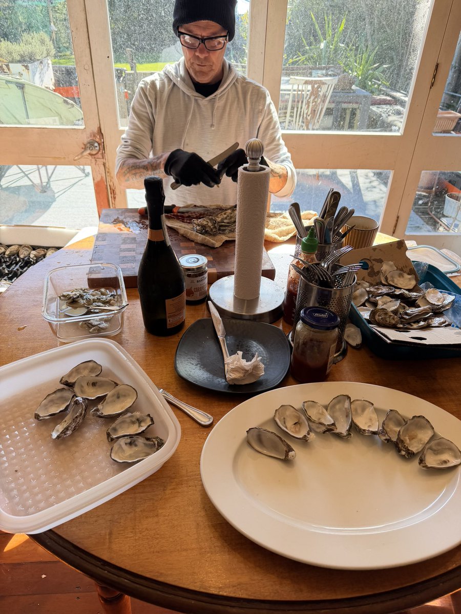 tauhenare's tweet photo. Just having breakfast. #MahurangiOysters https://t.co/BOIRtA5h9s