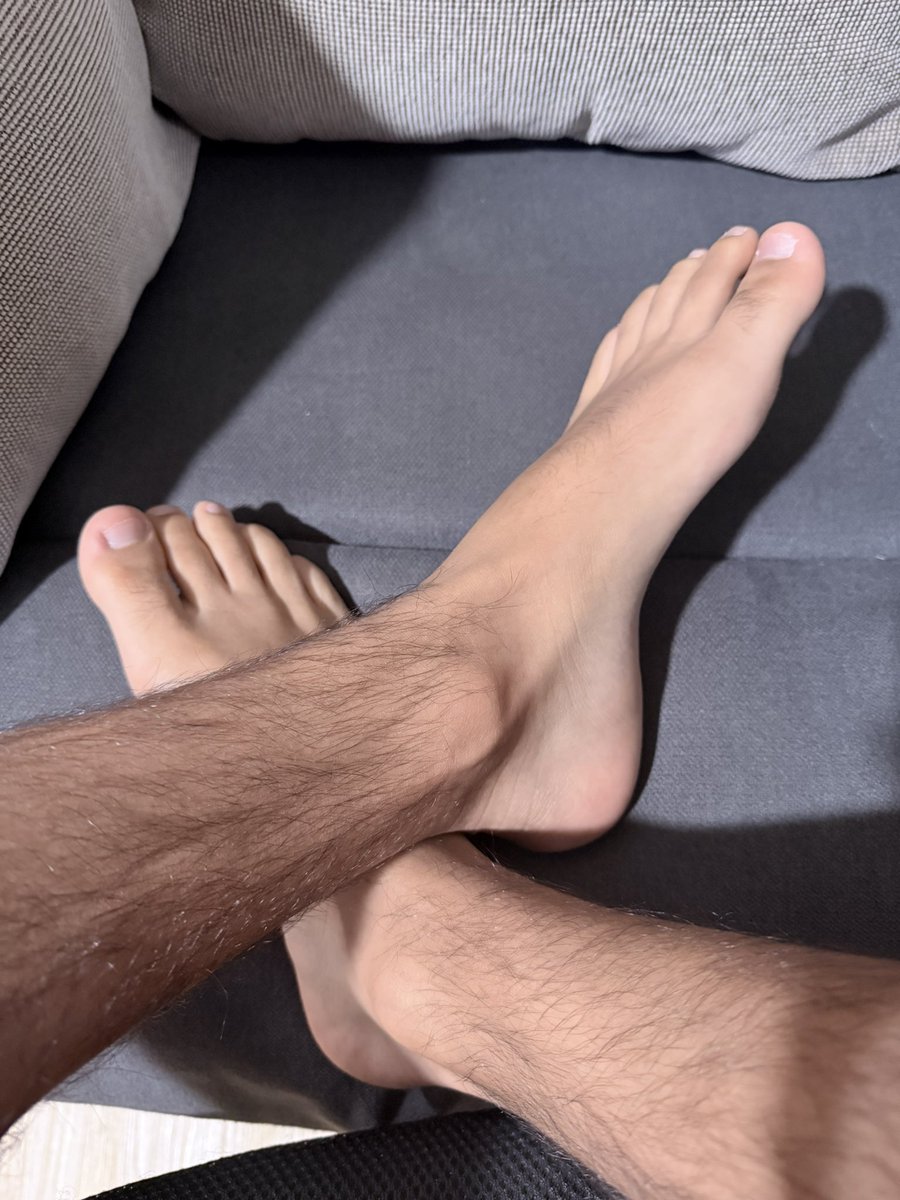 StepObs's tweet photo. Thoughts ?
#feet 
#soles 
#Barefoot 
#lgbtq 
#gay https://t.co/4t4R0bBJH3