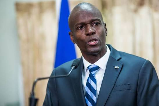SkandalNews's tweet photo. 🇺🇸 États-Unis : Après plus de 8 mois de détention, l’homme d’affaires haïtien Dimitri Vorbe sera déporté vers la République dominicaine. Accusé de liens avec des gangs armés, il était aussi soupçonné de menaces contre feu Jovenel Moïse. #SkandalNews https://t.co/KlEuEy5sJn