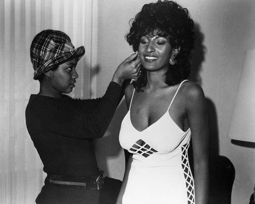 filmsbratz's tweet photo. — pam grier ft. robert doqui behind-the-scenes of coffy, 1973. 👩🏾💋☕️👊🏾 https://t.co/51dMbu5VjU