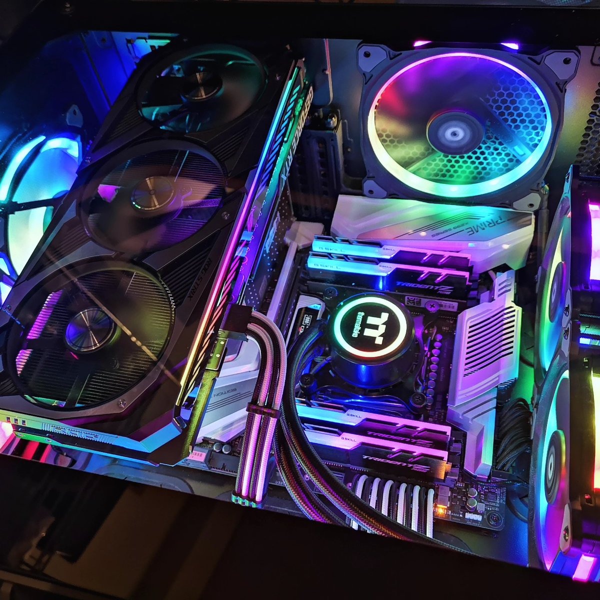hamchan0801's tweet photo. 間もなく当社はBTOカスタムPCの販売も行う予定です。
ビルダー歴15年の私がお客様のイメージを可能な限り実現致します。
#HAMLABO
#BTO
#自作PC https://t.co/nC4ZiTyZh1