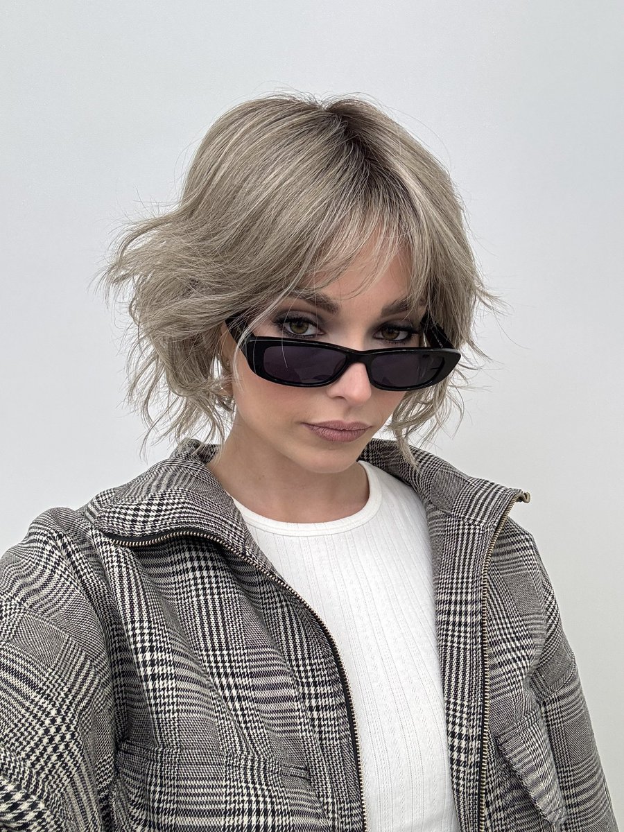 ReneofParis's tweet photo. It’s a Brann wig in Greige-R kind of day. What are you wearing? ✨

#wig #wigs #wavywig #bobwig #wigforsale https://t.co/M33AjdZE0M