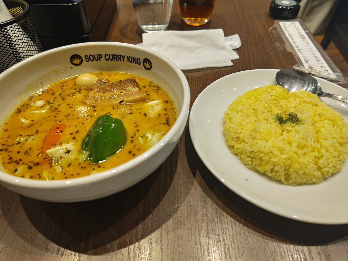 tom_atom194's tweet photo. 昼飯は久々にスープカリーキング！
本店と狸の店は行ったことあったけど、札駅近くにもできた！
おいしい！ https://t.co/ev3uyUc0S4