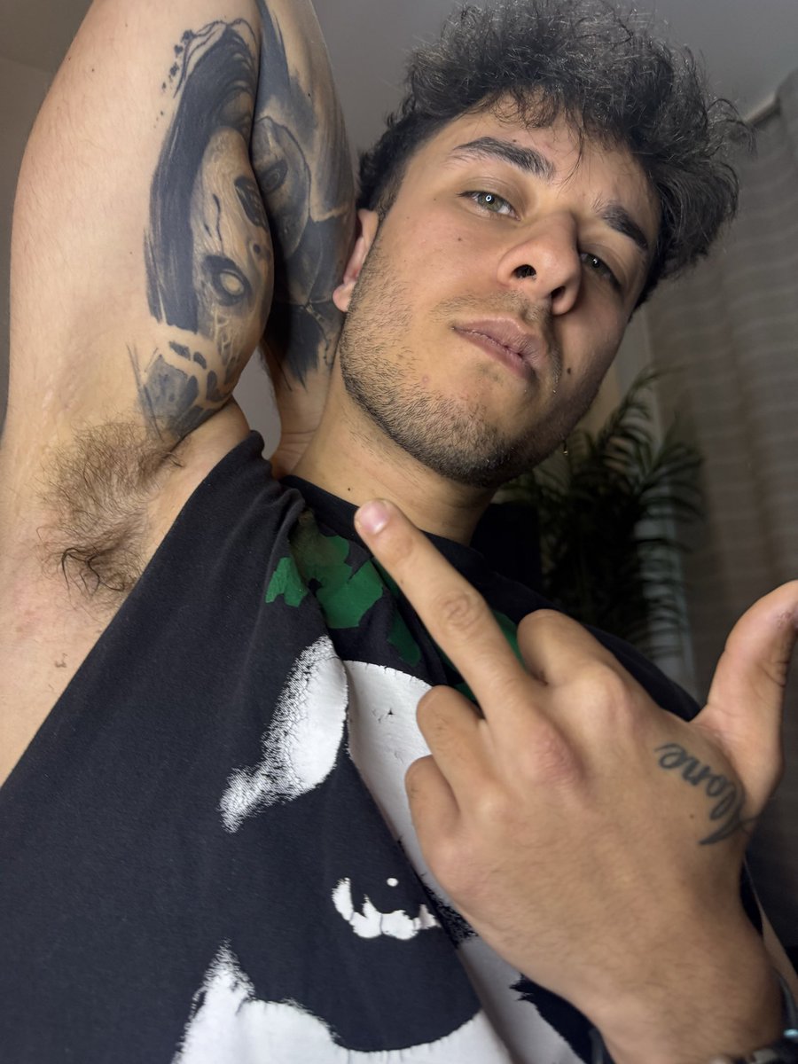 AlphaKingRoman's tweet photo. Insert loser tongue here 👅 #findom #malepits #pits #armpits https://t.co/8oMsRlbh9w