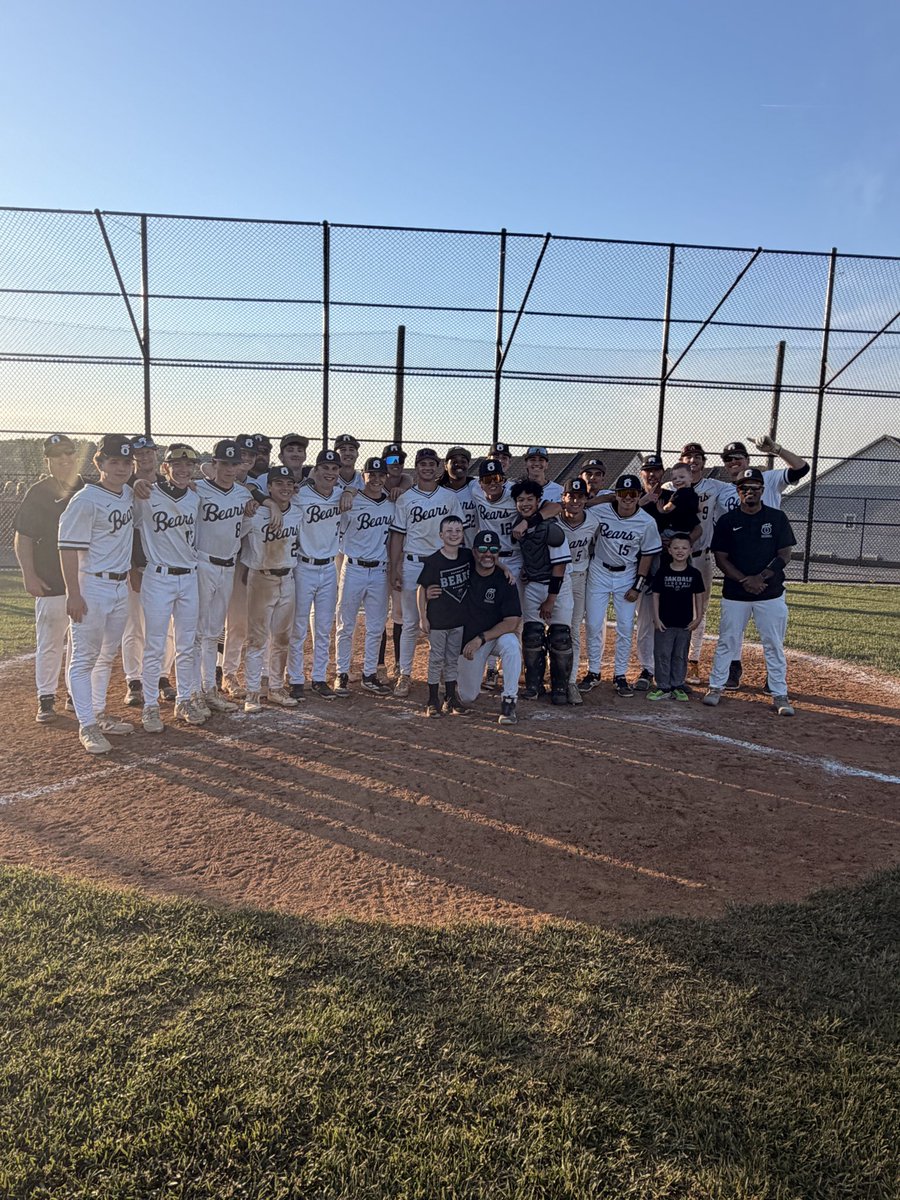 OakdaleBase's tweet photo. Oakdale baseball…back to back Region champions!!! Let’s go! #gotem @Oakdale_Bears @PrepBaseballMD @XposureBSB @FrederickSports https://t.co/wPl0sgp21q