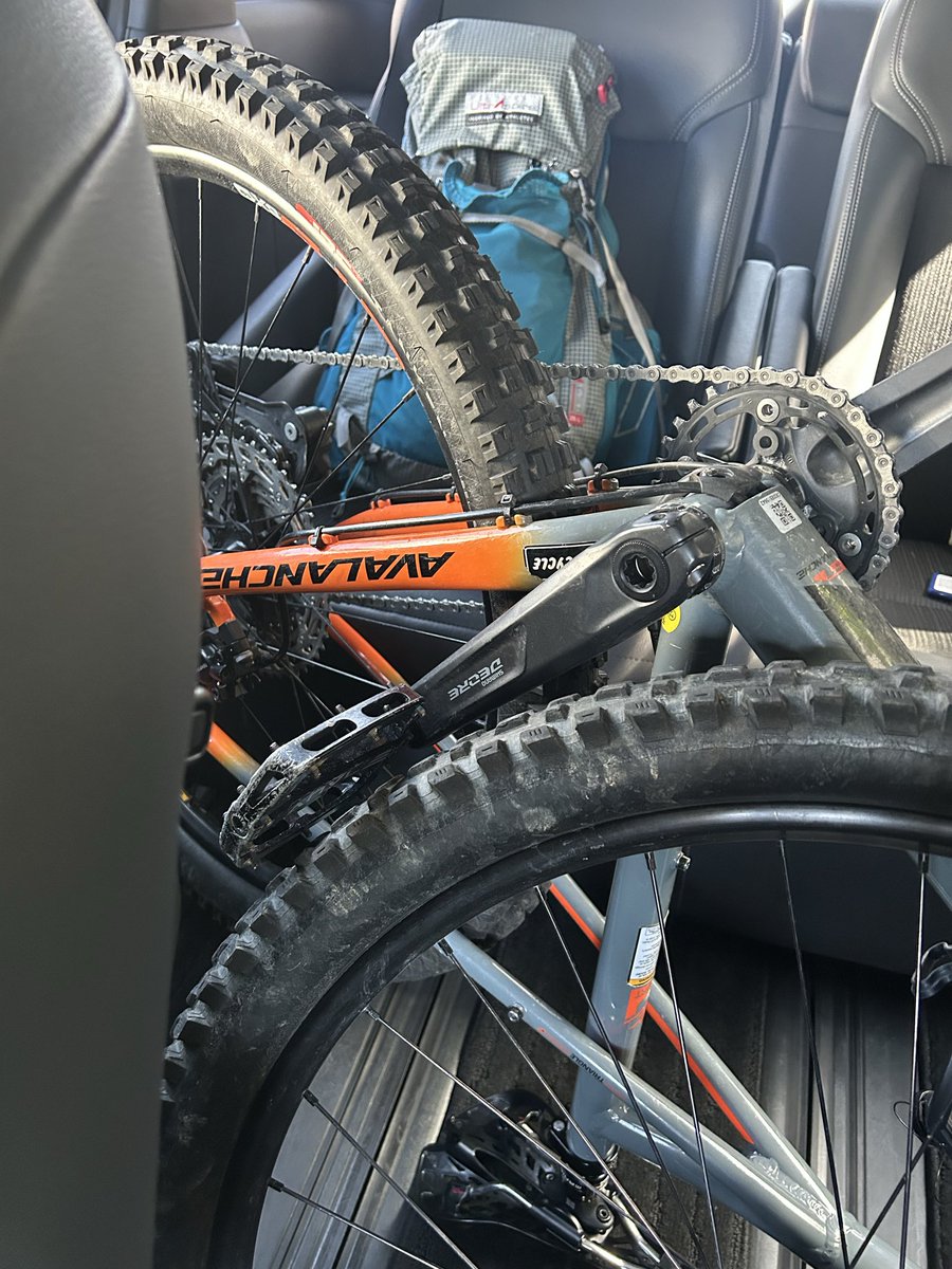 avalanche79mt's tweet photo. ヒルのいなさそうな林道へ〜 https://t.co/UM1oaGQiGy