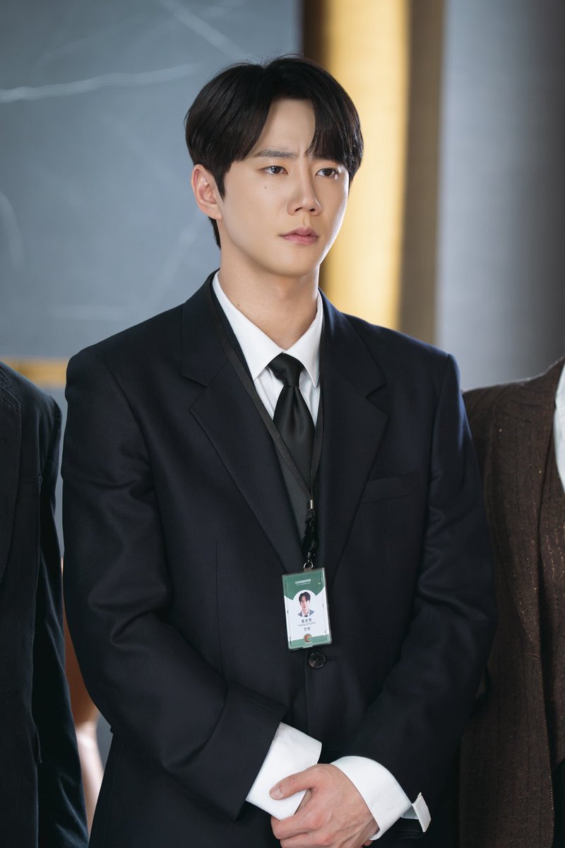 BILLIONS_ent_'s tweet photo. [📺] #이준영

<신입사원 강회장> 황준현 스펙 공개📸

'피지컬 만렙 + 회장님급 두뇌' 를 가진
'넘사벽 스펙' 신입사원 황준현💕

5월 30일 토요일 오후 10시 40분
첫 방송🙌

<사진 출처 : SLL, 코퍼스코리아>

#LEEJUNYOUNG
#JTBC #신입사원강회장 #Reborn_Rookie
#빌리언스 #BILLIONS https://t.co/LQkYuNz4mj