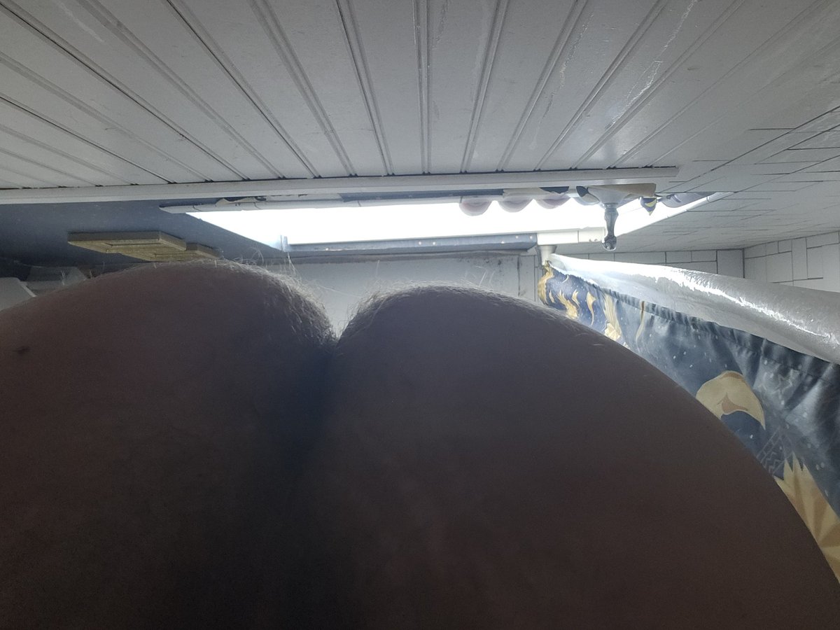 YouuGotWatINeed's tweet photo. showered booty....... https://t.co/5UGU4lTHq4