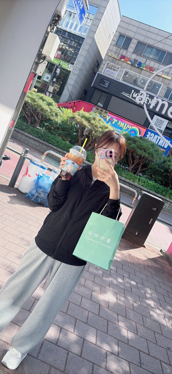 miutan358's tweet photo. 今日 帰国するニダ https://t.co/5Yak8RsrRv