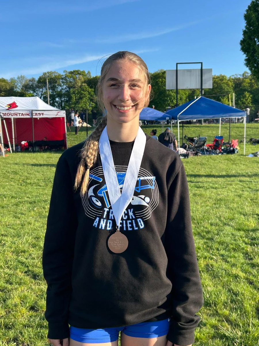 jpack230's tweet photo. Allie with District 11 AA Bronze Medal 🥉 300 hurdles!! @TVAthleticDept @MinersTrack https://t.co/6nZKxyH2v6
