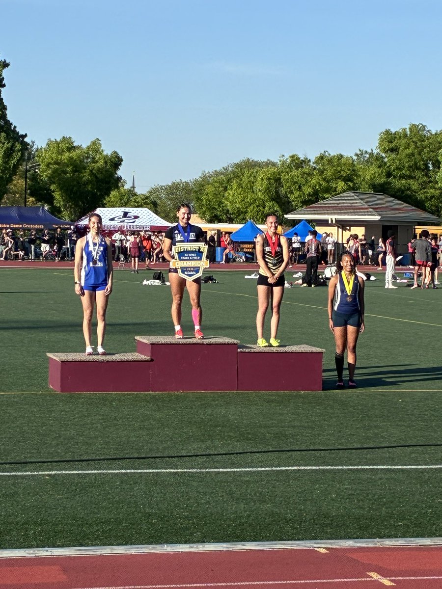 jpack230's tweet photo. Allie with District 11 AA Bronze Medal 🥉 300 hurdles!! @TVAthleticDept @MinersTrack https://t.co/6nZKxyH2v6