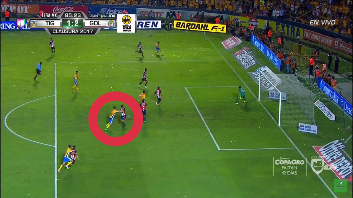 Gerardo5463's tweet photo. @SowydelaU @Alexx_C1906 @ElRojiblanco12V Ustedes en la ida le robaron a Chivas con goles de gignac un fuera de lugar y otra una falta, sin mencionar la roja que era hacia Aquino, incluso su francés hasta reconoció que Chivas ganó bien pero ustedes solo lloran porque no saben perder 😂😂 https://t.co/A0eGioymFr