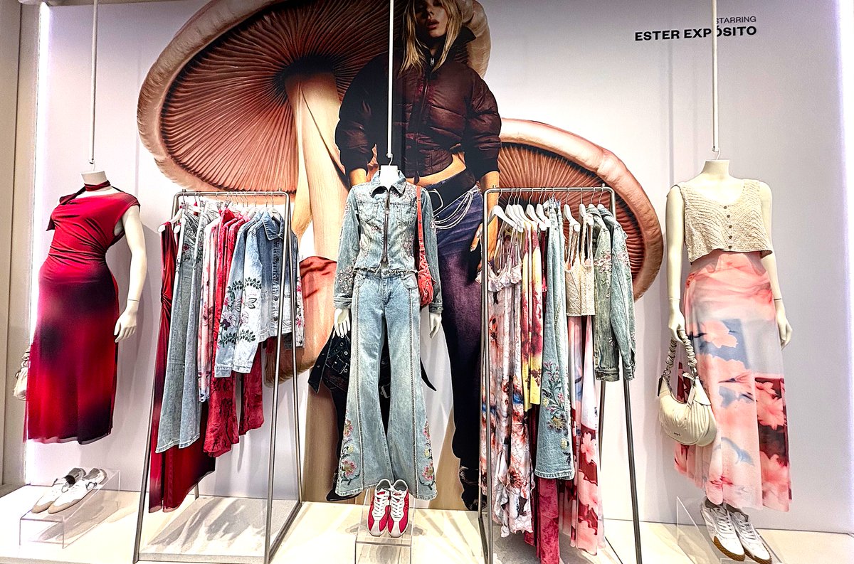 Desigual 心斎橋店 Desigual（デシグアル）. 1984年にスタートした 