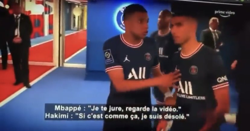 efice_'s tweet photo. Mbappé: Assista ao vídeo.. Você deveria ter passado para mim.

Hakimi: "Se for como você diz, eu peço desculpas.."

Mbappé: "Não basta pedir desculpas, você precisa passar a bola para mim."

Esse video vazou e os torcedores do Paris estao dizendo que odeiam ele mais ainda.😬 https://t.co/4y2u1jYKMl