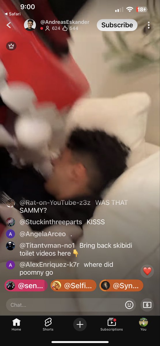 watposi's tweet photo. HE LITERALLY JUMPED ON ESKANDER AND THE CAMERA MAN JOINED IN HAHAHA #Slopskander https://t.co/fZ1pCa0ORa