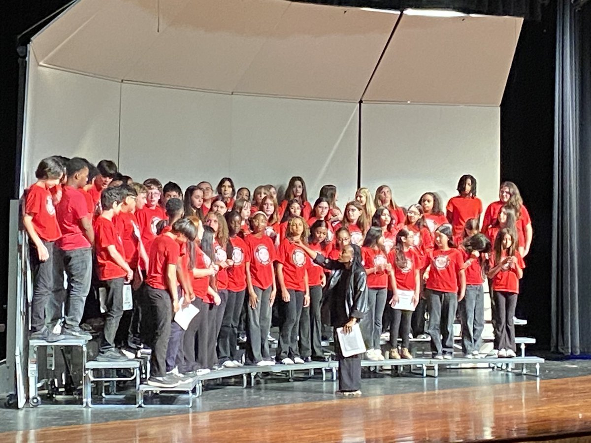 CanyonMiddle's tweet photo. What a great show by the CMS choir last night!  Thank you Mrs. Kinley for all of your hard work! #RiseandRoar #todayincomal #comalisd @CMS_Quidachay @CoreyStLaw @RhondaBrown_ @lyonseducator https://t.co/NimYxnig9S