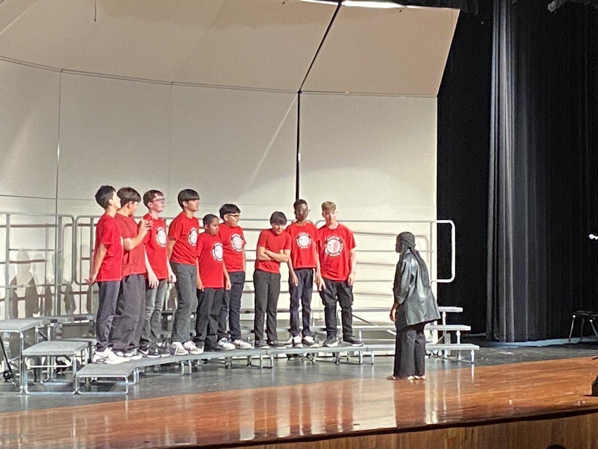CanyonMiddle's tweet photo. What a great show by the CMS choir last night!  Thank you Mrs. Kinley for all of your hard work! #RiseandRoar #todayincomal #comalisd @CMS_Quidachay @CoreyStLaw @RhondaBrown_ @lyonseducator https://t.co/NimYxnig9S