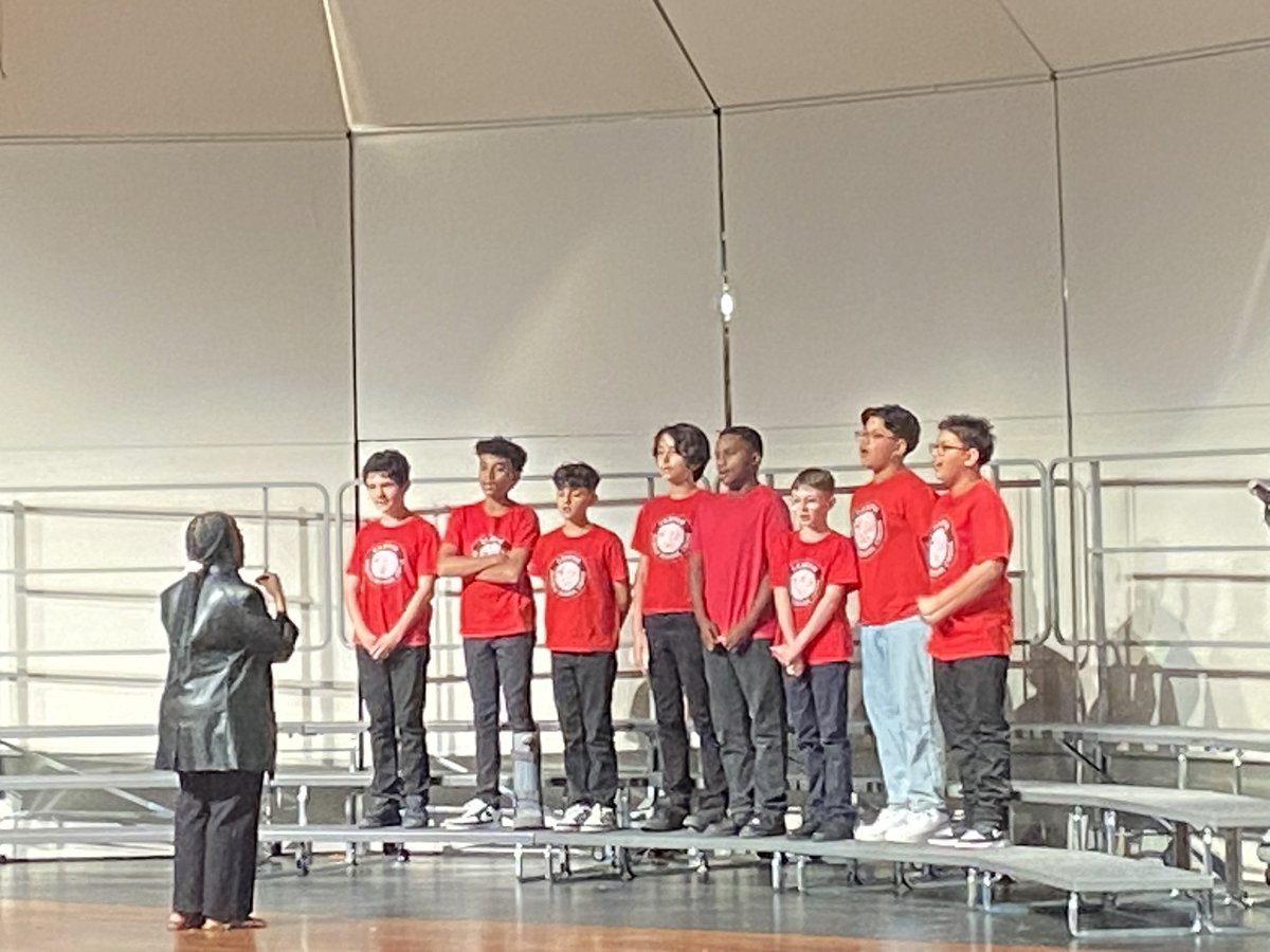 CanyonMiddle's tweet photo. What a great show by the CMS choir last night!  Thank you Mrs. Kinley for all of your hard work! #RiseandRoar #todayincomal #comalisd @CMS_Quidachay @CoreyStLaw @RhondaBrown_ @lyonseducator https://t.co/NimYxnig9S