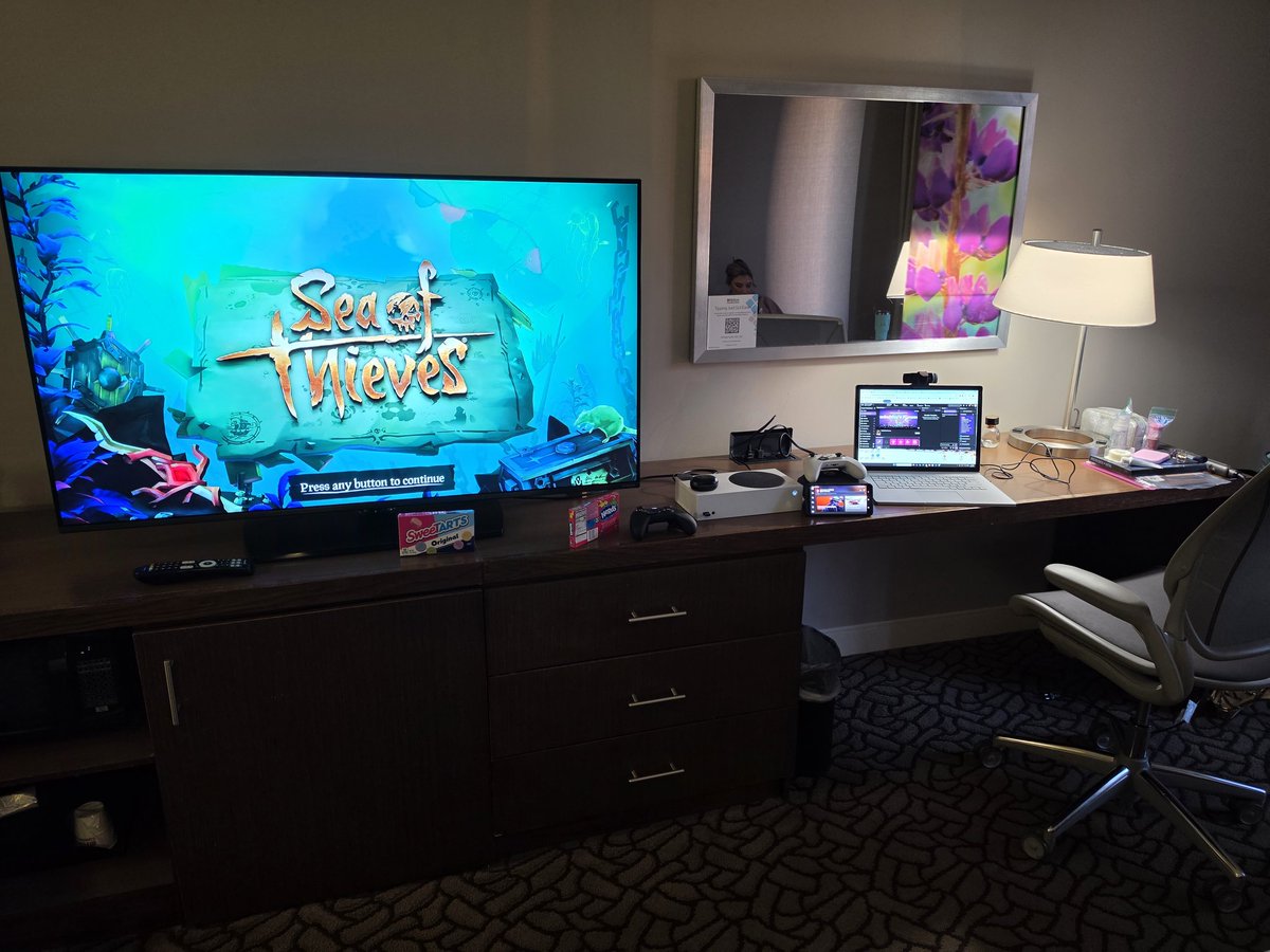 rflawhite's tweet photo. I'm traveling and at the hotel. Ready to play and stream my game tonight https://t.co/2eevwaRRnQ