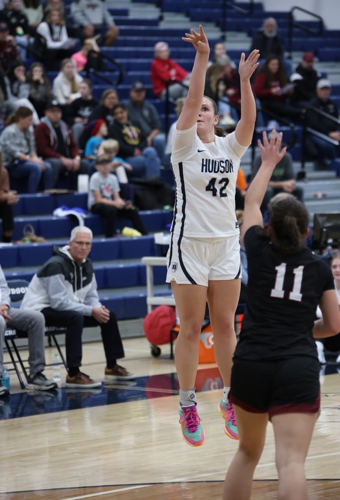 Legacy_HoopsAAU's tweet photo. 2027 FEATURE ATHLETE 

@Gretchen_W27 has a versatile game that expands to the perimeter where she can shoot the 3 at a consistent rate. G is strong, she can score off the dribble, and she’s a mismatch for smalle players. 🖤🩵🧡 #LegacyHoops #Family

FILM
https://t.co/LFse0oCUa8 https://t.co/85TVWpD82a