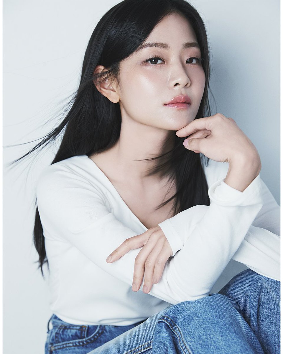 sfyuletters's tweet photo. 정수빈, 새 프로필 공개…‘청초+시크’ 도회적 비주얼 
🔗 https://t.co/N0Sg4EWyXf https://t.co/BbXt0Y2pxf
