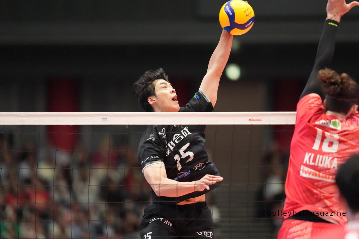 🏐新着記事🖊

WD名古屋・宮浦健人「個人としてはミスが多くてスパイクが決まらないことが多かった」 SV男子セミファイナルGAME1会見

news.yahoo.co.jp/articles/fd268…

#渡辺俊介 #深津英臣 #宮浦健人 選手

#バレーボール #バレマガ #SVリーグ #ハイキュー