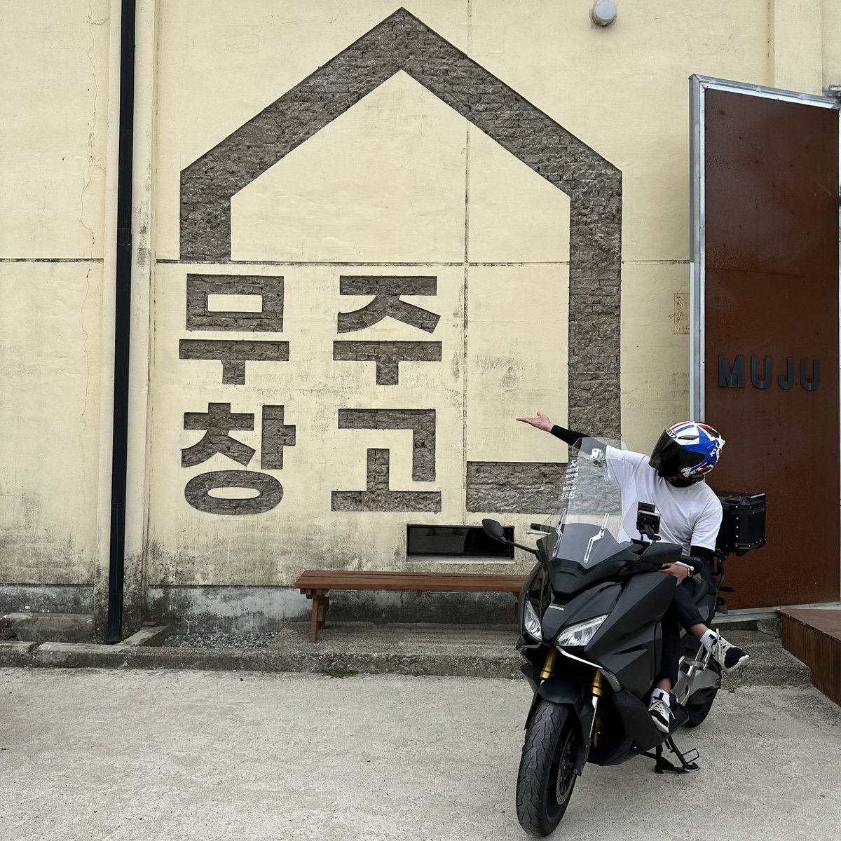 鉉_김이오 tweet media