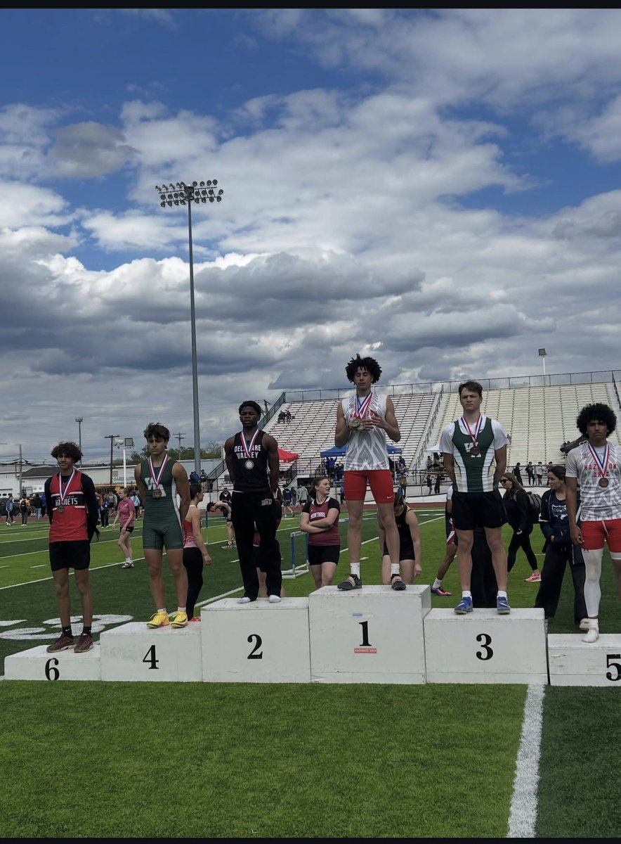 LukeKopetchny1's tweet photo. Awesome two days at districts. Jumped 22-4.5 in long jump and took 1st. Also jumped a PR of 45-2.25 in triple jump and placed 3rd. Qualed for states in both jumps‼️@PAcoachP https://t.co/xZa6bpLgvo