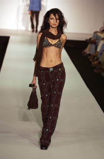 greatspellwork's tweet photo. A thread of my favorite looks from Cue by R Gandhi &amp; R Khanna RTW ss03 🧵🪤 https://t.co/ObrONKxELJ