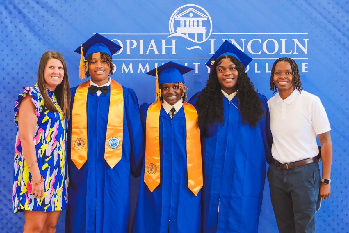CoLin_WBK's tweet photo. Congratulations to our sophomores! 🎓🎉 https://t.co/q3J2h79CkN