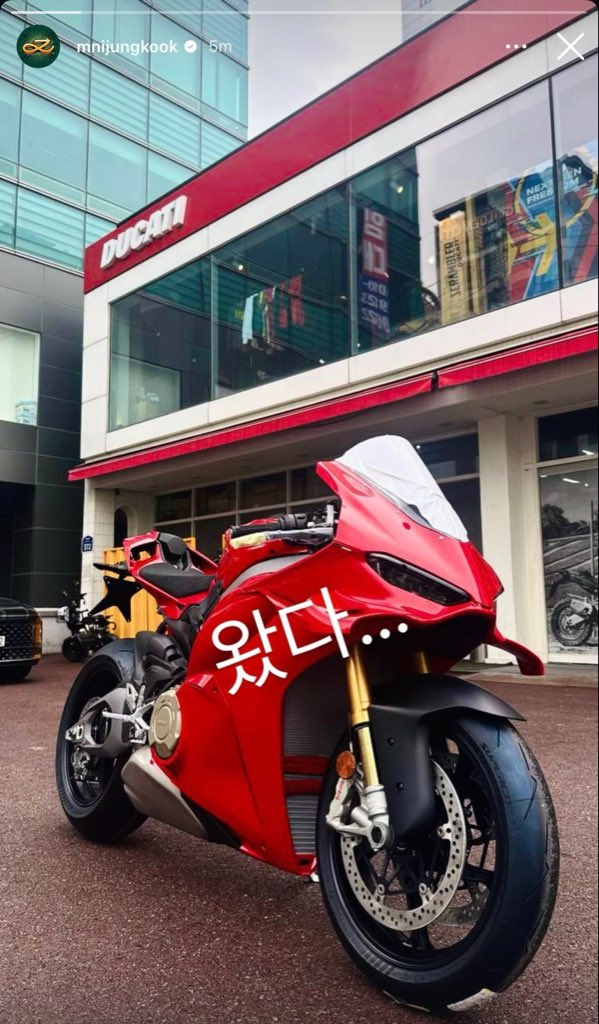 เอ๋ง tweet media