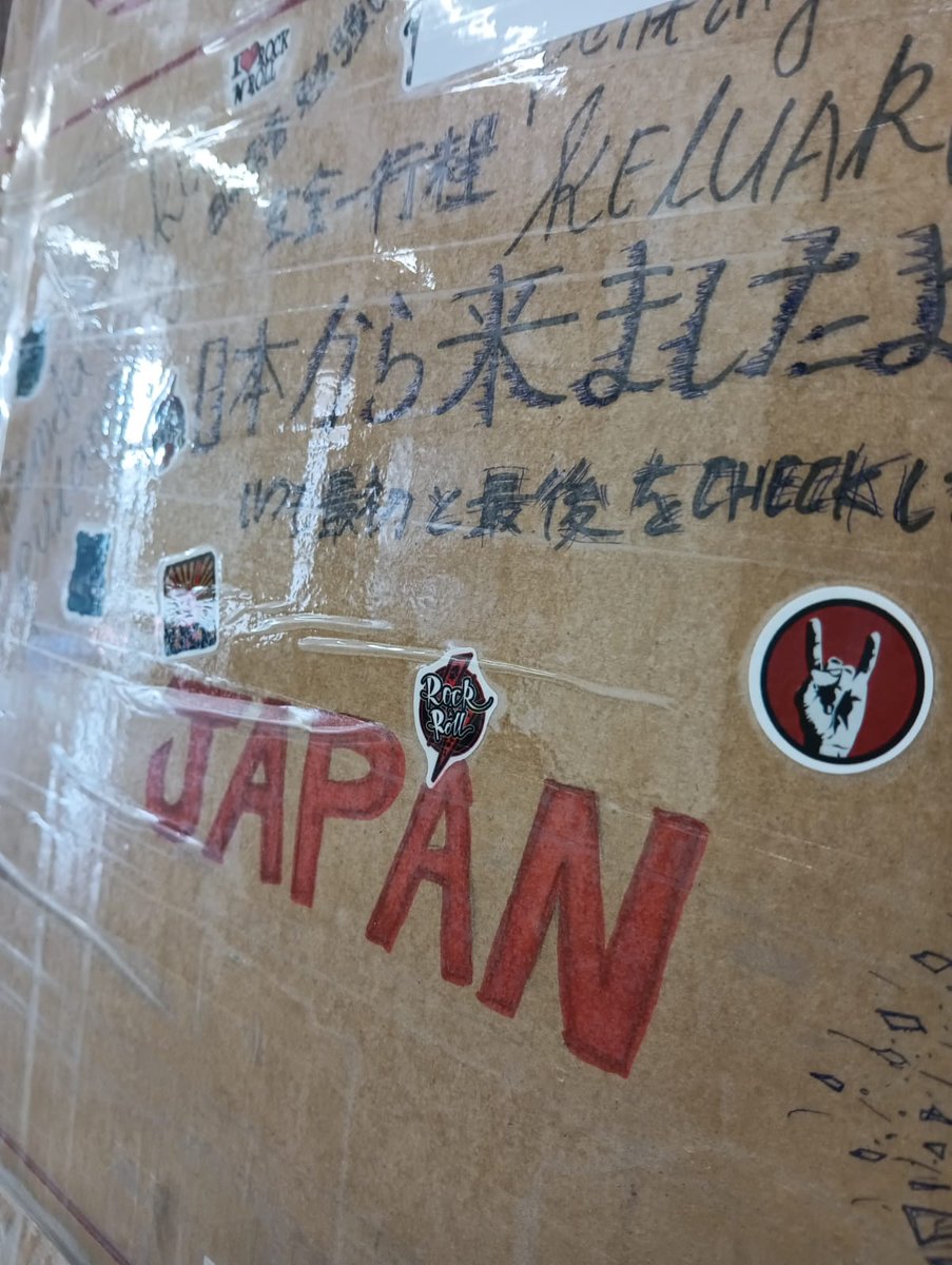 NiceExpressJP's tweet photo. 本日の #NiceBox 作品紹介 📦✨ 発送人のアイディアが詰まった、世界に一つだけのデザイン。 "GOD BLESS YOU"のメッセージから可愛いステッカーまで、箱自体が大切な贈り物です。
Today's featured #NiceBox! 🎨 Each box is a unique masterpiece designed by the sender. From heartfelt messages to fun stickers, the box itself becomes a part of the gift.
Karya #NiceBox hari ini! 🌟 Setiap kotak adalah desain unik dari pengirimnya. Dari pesan "GOD BLESS YOU" sampai stiker yang lucu, kotak ini membawa kebahagiaan bagi penerimanya.