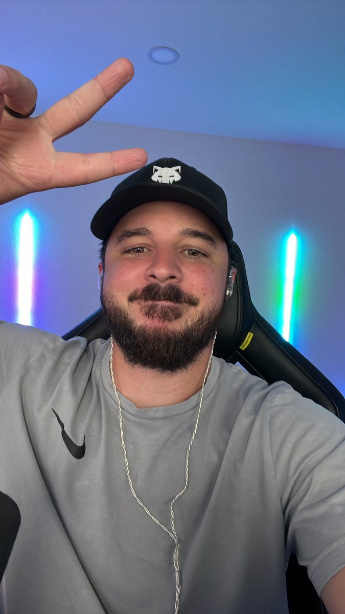 MarkClarkk tweet media