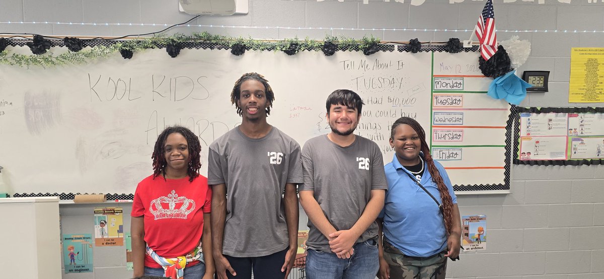 ChhsMightyStang's tweet photo. Kool Kid's Senior's Last Day! It was bittersweet but, we are so proud of them! Countdown to graduation! https://t.co/pmDnCR3a5B