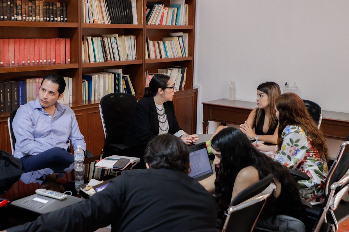 GabyCardenas's tweet photo. Seguimos impulsando el Sistema Integral de Cuidados, para que en cada uno de los 125 municipios de Jalisco las personas cuidadoras tengan pleno reconocimiento de su trabajo y reciban un apoyo por parte del gobierno. Hoy tuve una importante reunión con el DIF y la Secretaría de Hacienda para avanzar en esta agenda prioritaria.