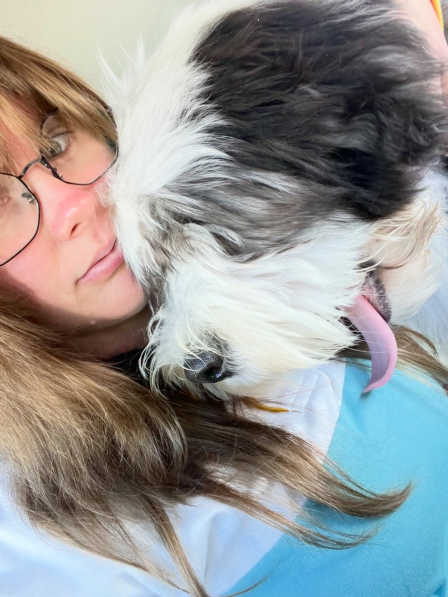 MelloNuki's tweet photo. @LeeandLie Mind the floofer 🤣 https://t.co/s2IN5eXwNY
