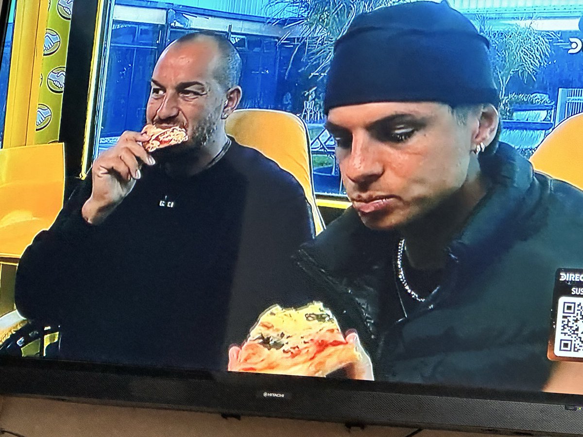Rochi🎸🦂🐐 tweet media