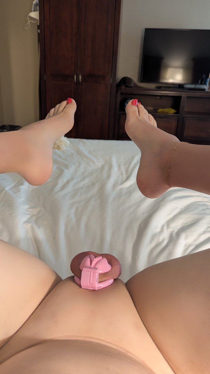 sissygabyfl's tweet photo. @badsissy88 @hannahjhnson As hard as I can get 🙈 https://t.co/gKjPglgGUo
