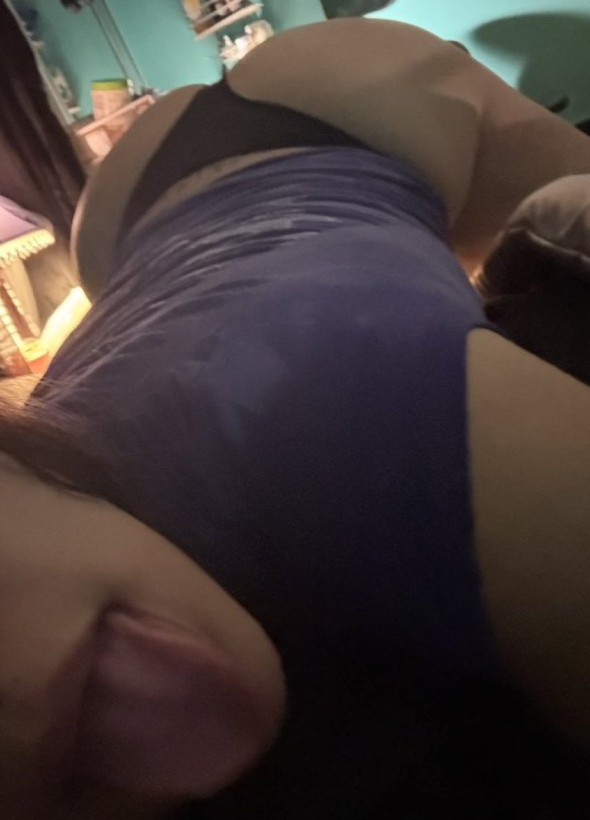 Alessxom's tweet photo. Fuck me in all my holes baby :3 #hot #arch #sex #nsfw #nsfwtwtًً  #pussy #dm https://t.co/poLNObRPx3