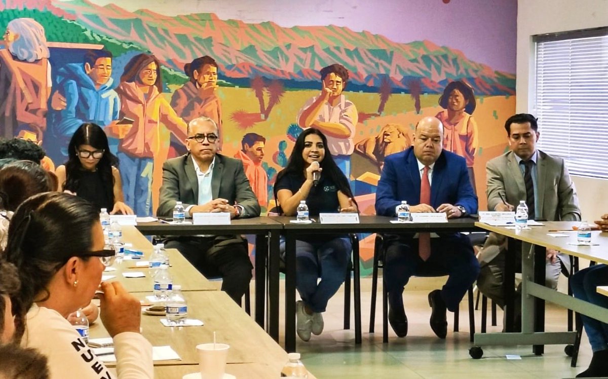 arturomedinap's tweet photo. Desde la @SEGOB_mx mantenemos atención directa con las familias de personas desaparecidas. Por ello, la comisionada nacional de @Busqueda_MX, Martha Lidia Pérez Gumecindo, realizó una visita de trabajo a #NuevoLeón para dar atención a colectivos y familiares de personas desaparecidas.

Durante la jornada se refrendó el compromiso de mantener una labor conjunta, humanitaria y con enfoque de #DDHH.

Participaron en la reunión el subsecretario de @nuevoleon, Juan Isidoro Luna Hernández; el Vicefiscal de Control y Desarrollo en la Procuración de Justicia de la @FiscaliaNL, Alejandro Carlin Balboa; y el Fiscal especializado en Personas Desaparecidas, Raúl Alejandro Sepúlveda Martínez.

Así como el encargado de Despacho de la Comisión Ejecutiva Estatal de Atención a Víctimas; y la comisionada local de Búsqueda de Personas.