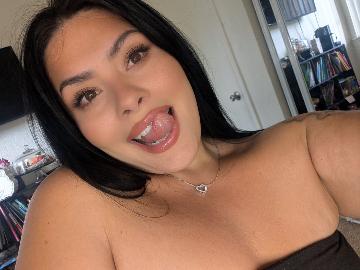 Goddesscherie69 tweet media