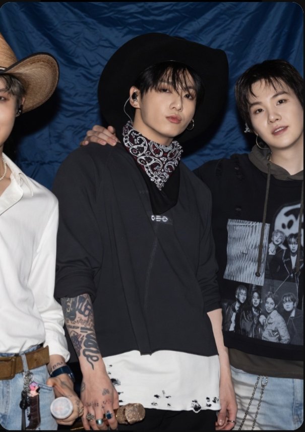 97Jungukk's tweet photo. How did you first discover BTS, and what made you become a fan (or stay a fan)? https://t.co/RnN1pPUg9C