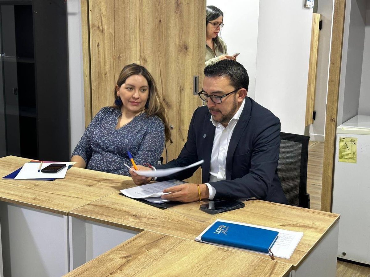 MabeMendezR's tweet photo. #Cuenca| Nos reunimos con miembros de la Fundación Casa de la Diabetes con quienes conversamos sobre la necesidad de fortalecer el sistema de salud para trabajar en prevención y atención oportuna a pacientes con este diagnóstico.
Haremos seguimiento al proyecto de #LeyDeDiabetes que se debate en la @asambleaecuador para que cuente con el presupuesto necesario y no sea una ley declarativa.